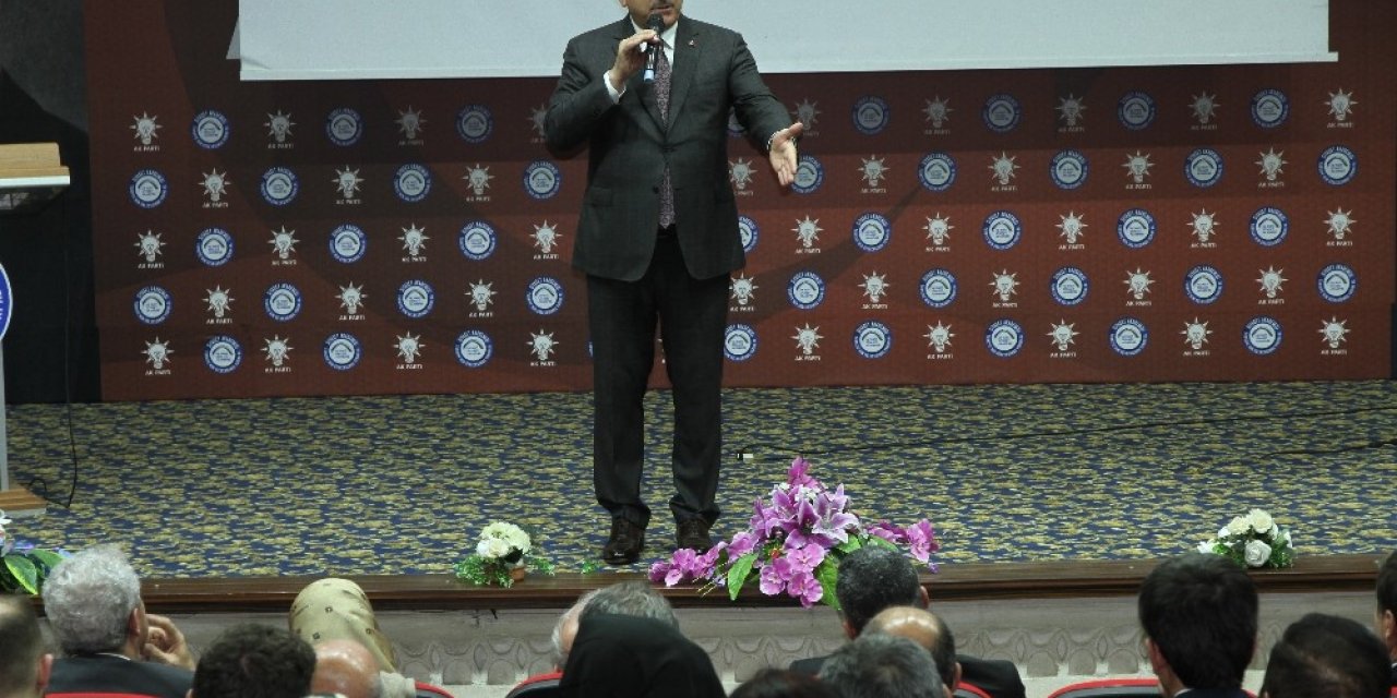 Bakan Çavuşoğlu, Mardin’de Siyaset Akademisi programına katıldı