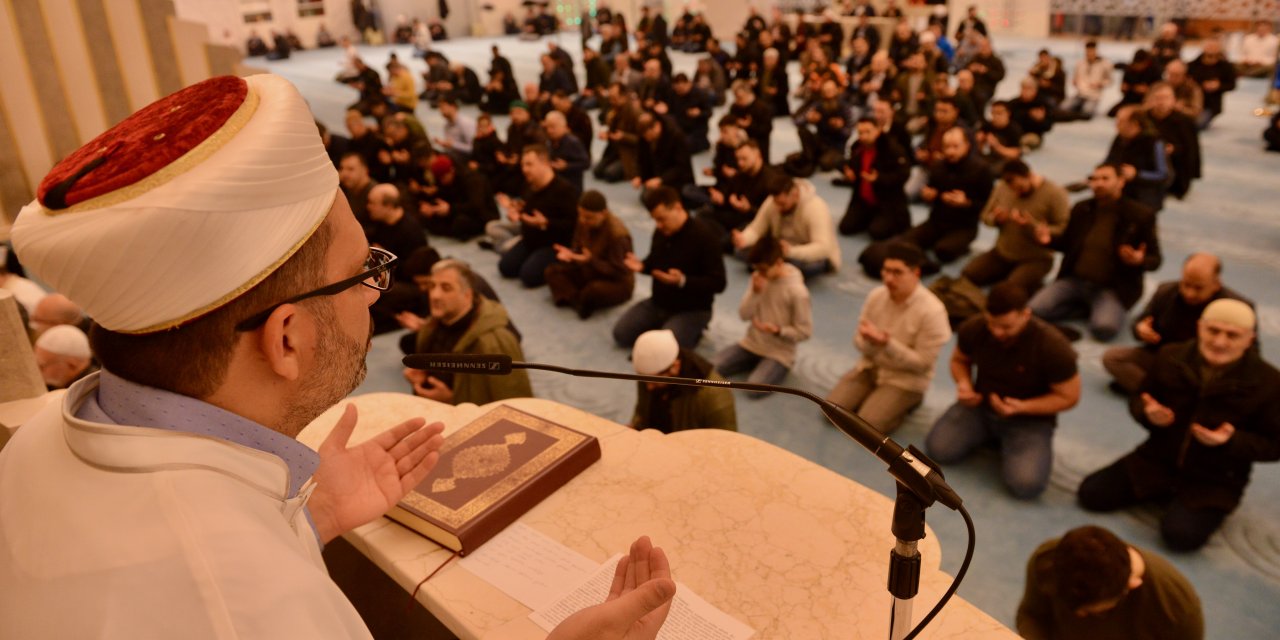 Almanya'da Regaip Kandili idrak edildi