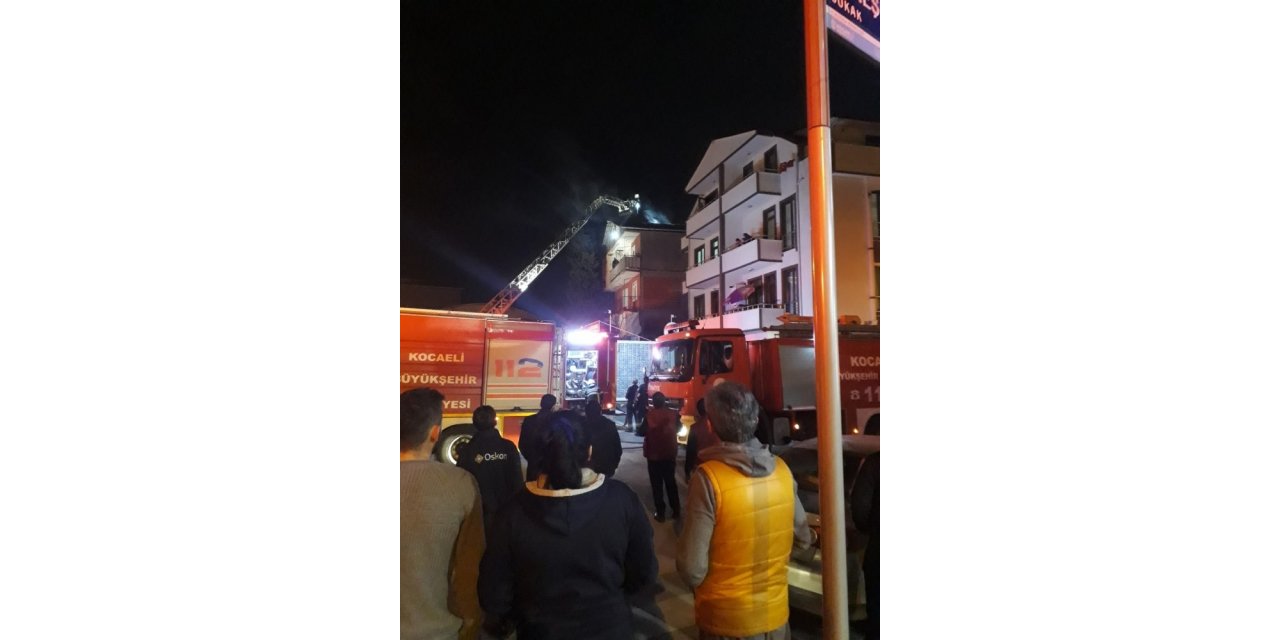 Kocaeli’de şiddetli rüzgar ağaçları devirdi çatıları uçurdu