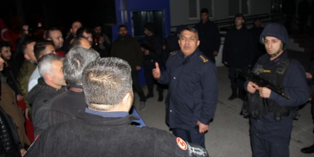 Çorum’da vatandaşlar destek için jandarmaya yürüdü