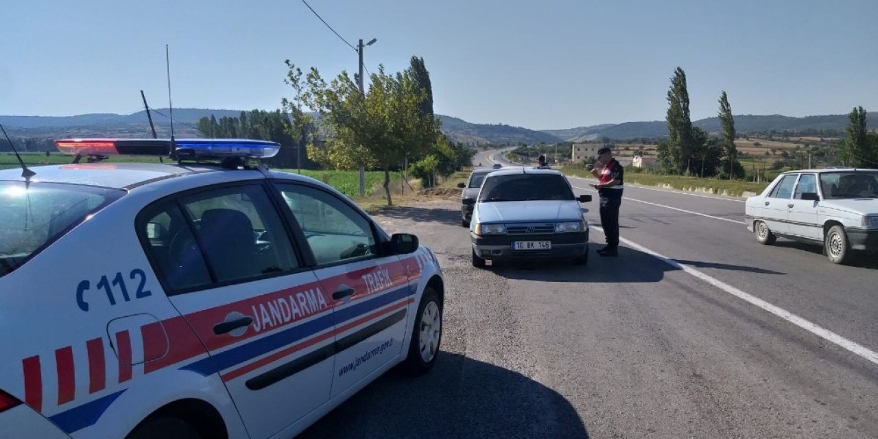 Jandarma 266 aranan şahsı yakaladı