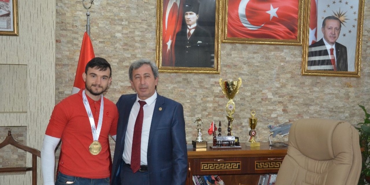Günyüzülü Erolcan altın madalya ile döndü