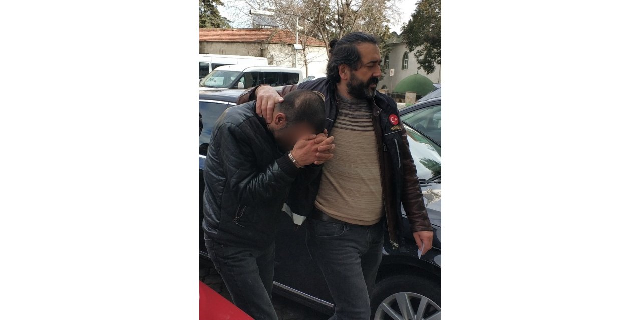 Uyuşturucu satarken polise yakalandı