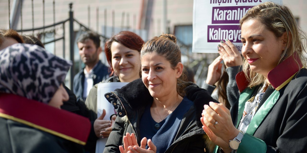 Eskişehir'de eşini bıçakla yaralayan sanığın davasına devam edildi