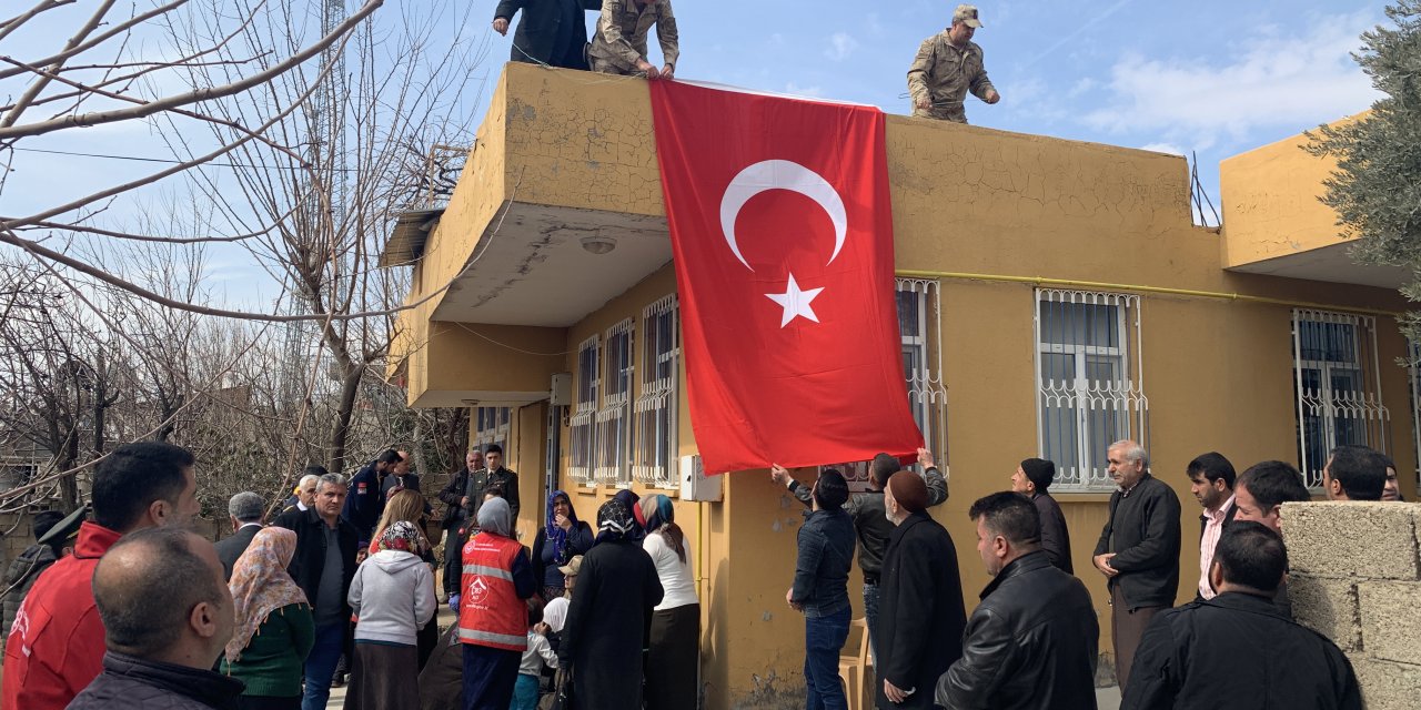 İdlib'de şehit olan Uzman Onbaşı Mehmet Orhan'ın ailesine acı haber verildi