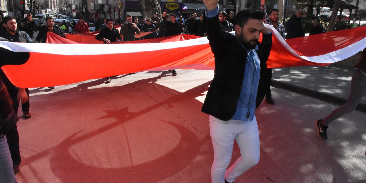 Türkiye Mehmetçik için tek yürek oldu