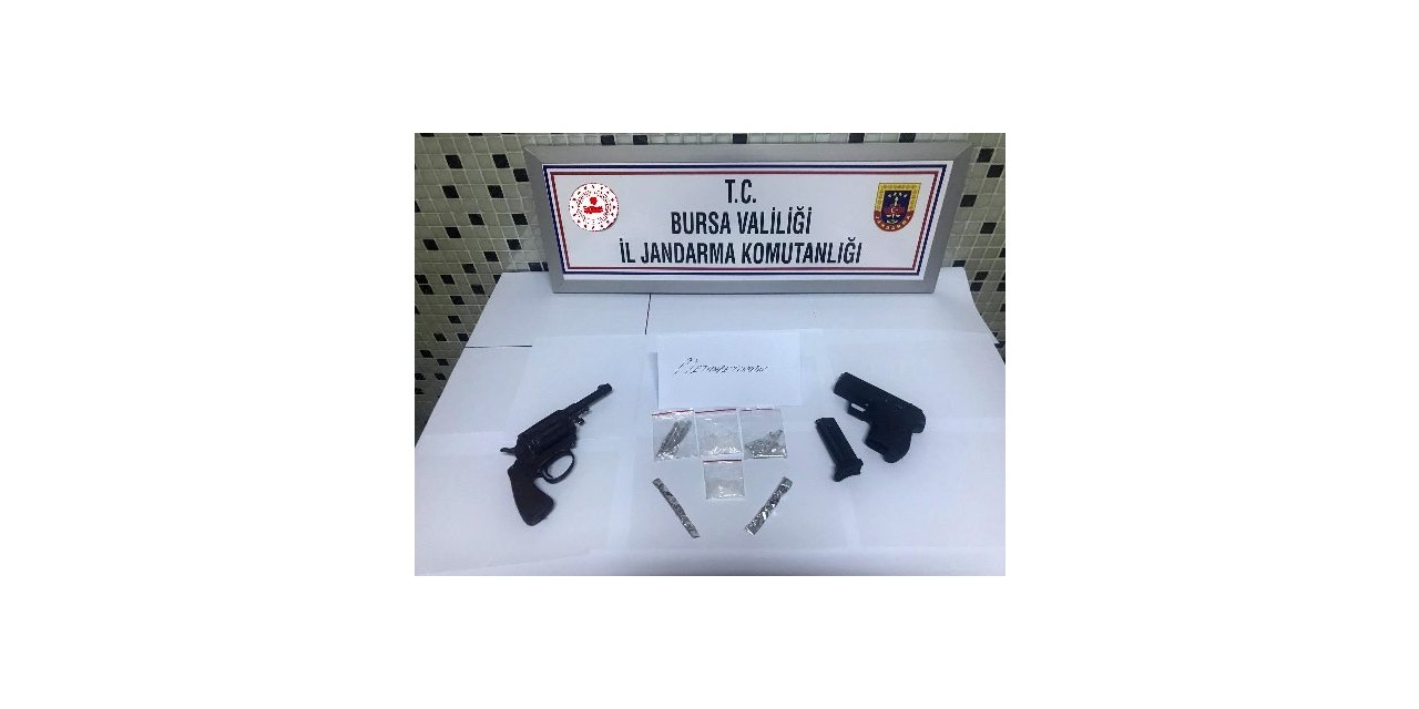 Eşi ile ilişkisi olduğunu düşündüğü için öldürmüş