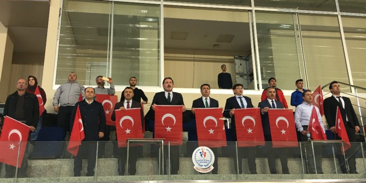 Gençlik ve Spor Hizmetleri İl Müdürü Murat Eskici: “Vatansever sporcular ve idareciler sayesinde, milletimizin sırtı yere gelmeyecek”