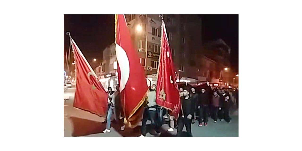 Edremit’te esnaf şehitler için yürüdü