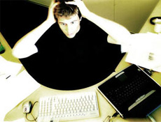 Bilgisayarda küfür eden yandı!