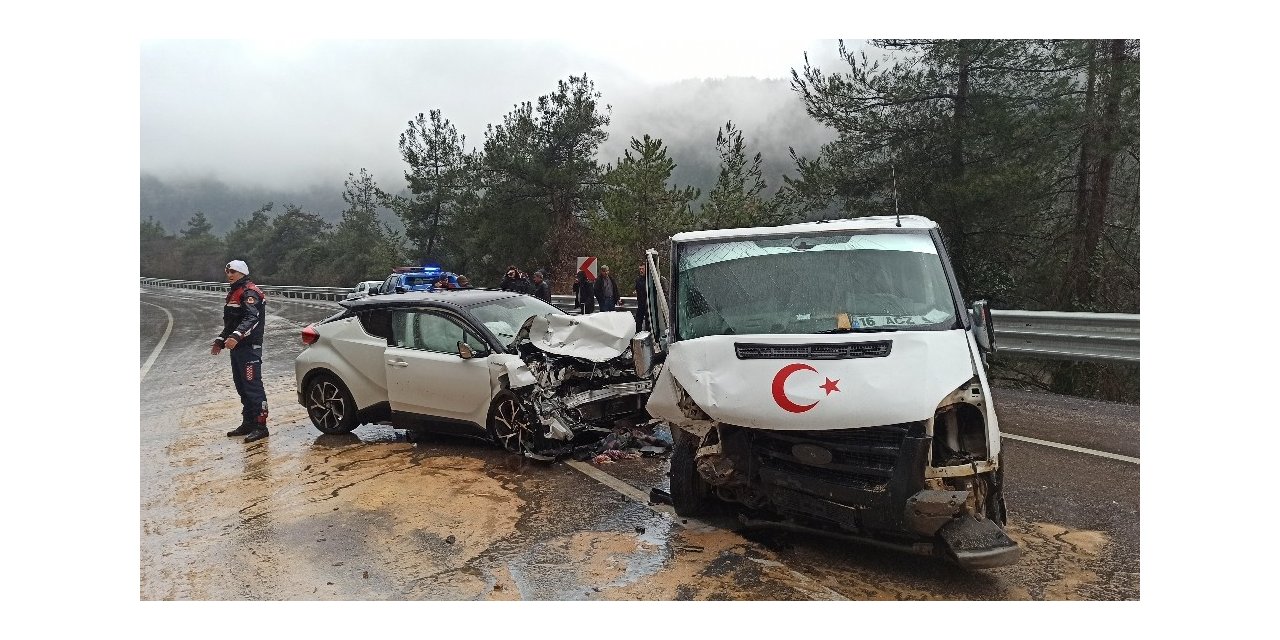 Kafa kafaya çarpıştılar: 5 yaralı