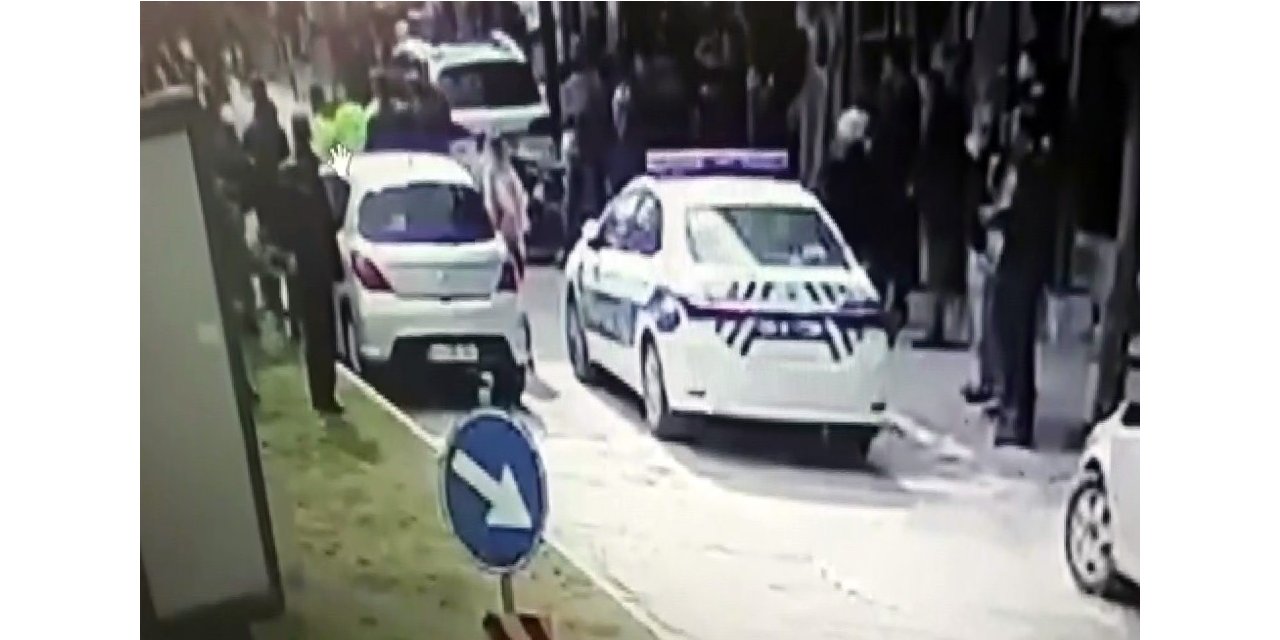 Yakınına otomobil çarptı olay yerinde sinir krizi geçirdi