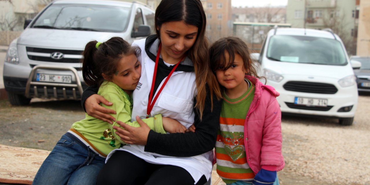 Elazığ'da depremzedelere psikososyal destek hizmeti devam ediyor