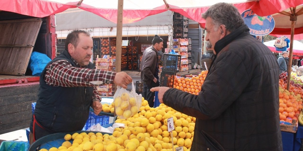 Kış meyvelerinin fiyatı sezon sonuna doğru yükseldi