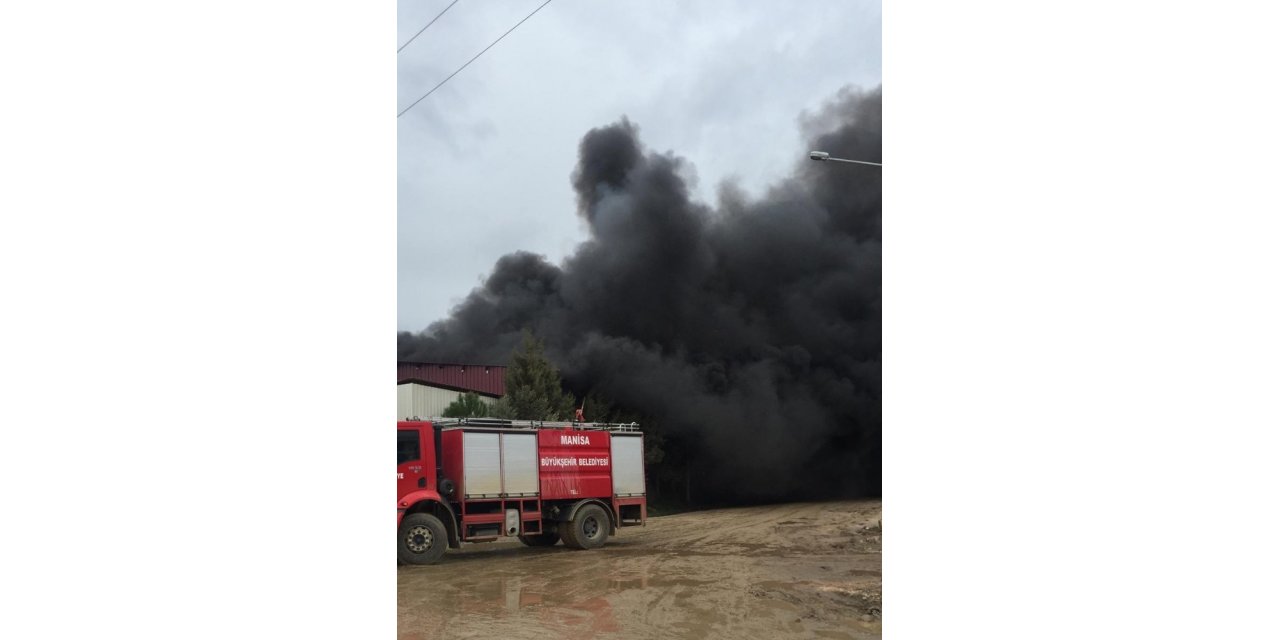 Manisa’da geri dönüşüm tesisinde yangın