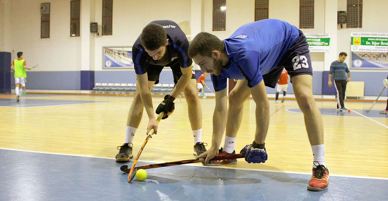 Hokey tutkusu, kardeşleri aynı takımda buluşturdu