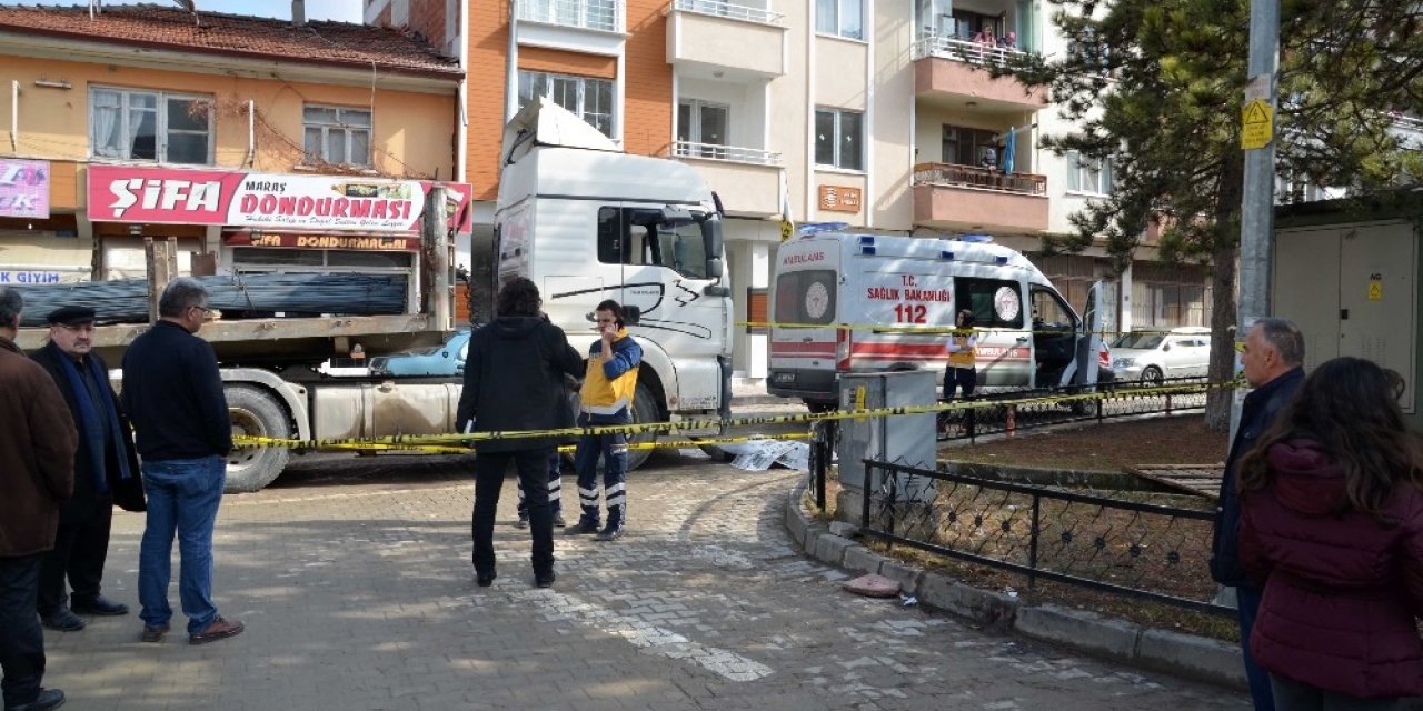 Tırın çarptığı yaşlı kadın hayatını kaybetti