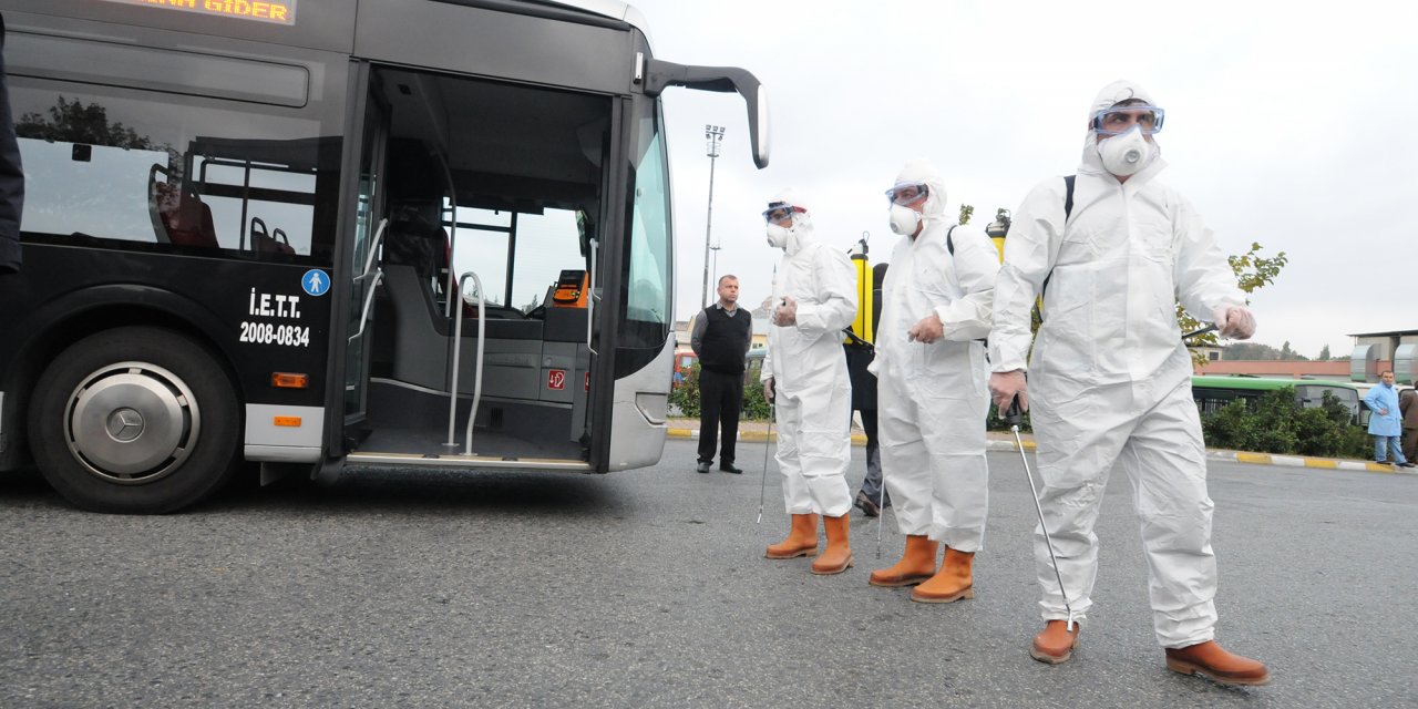 İstanbul'da toplu taşıma araçları dezenfekte ediliyor