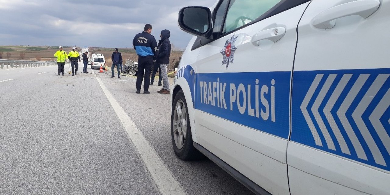 Edirne’de trafik kazası: 1 ölü, 2 yaralı