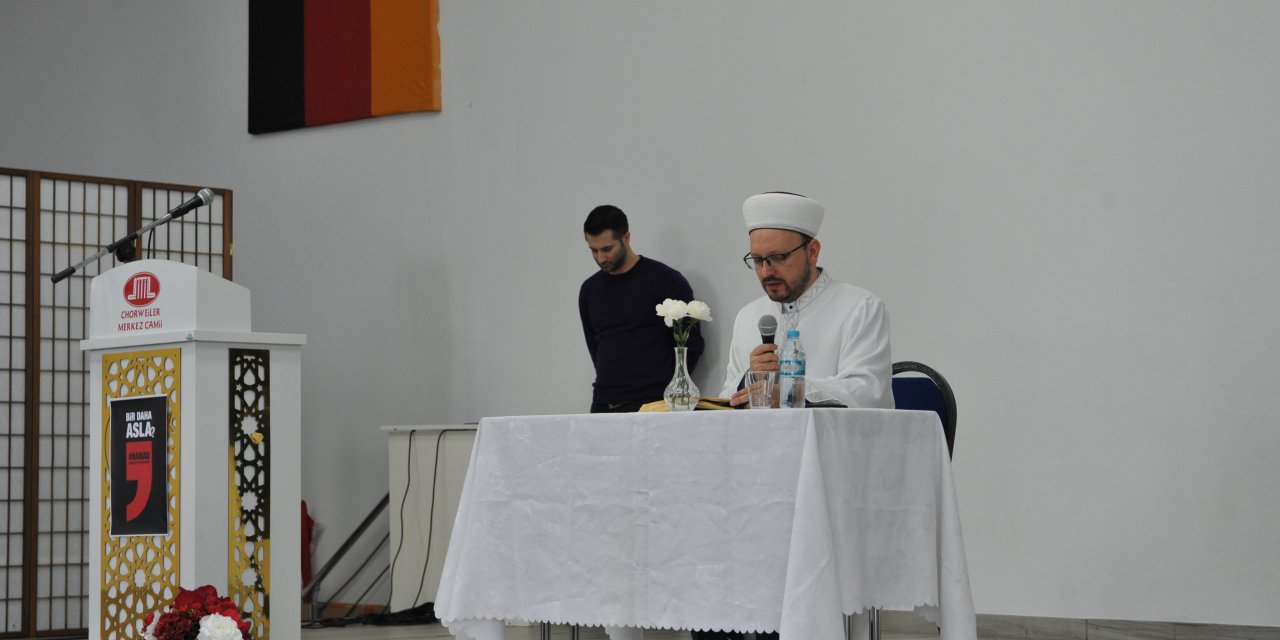 Hanau'daki ırkçı terör saldırısının kurbanları Köln'de anıldı