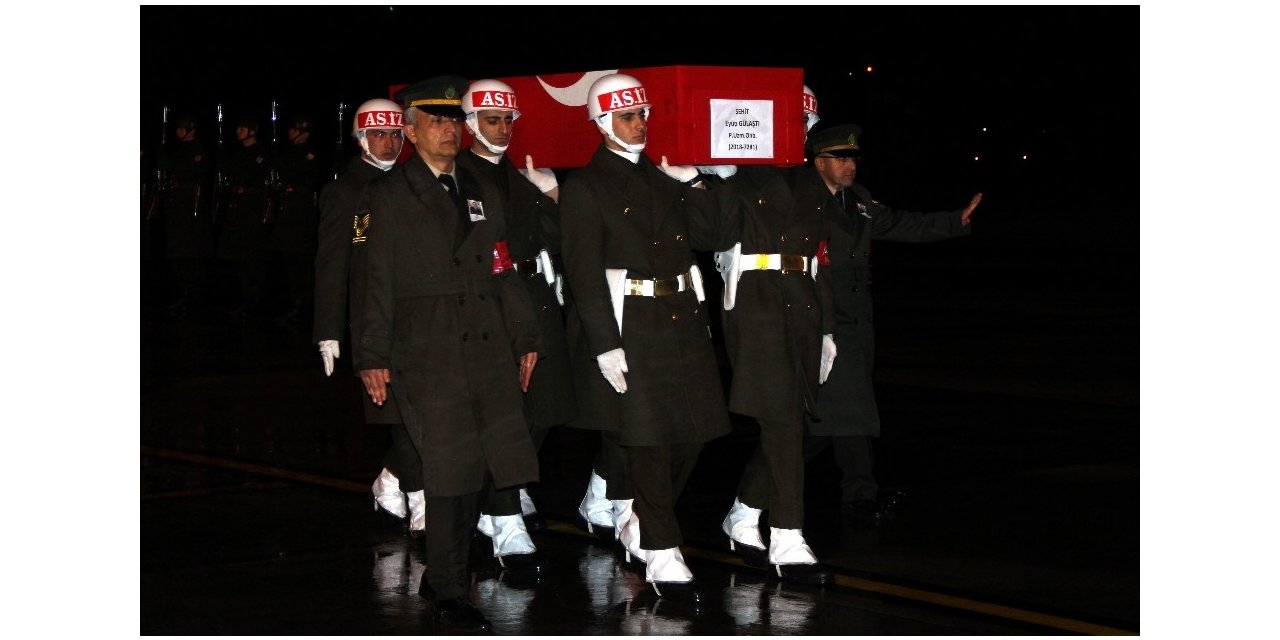 Şehit uzman onbaşı gözyaşlarıyla karşılandı