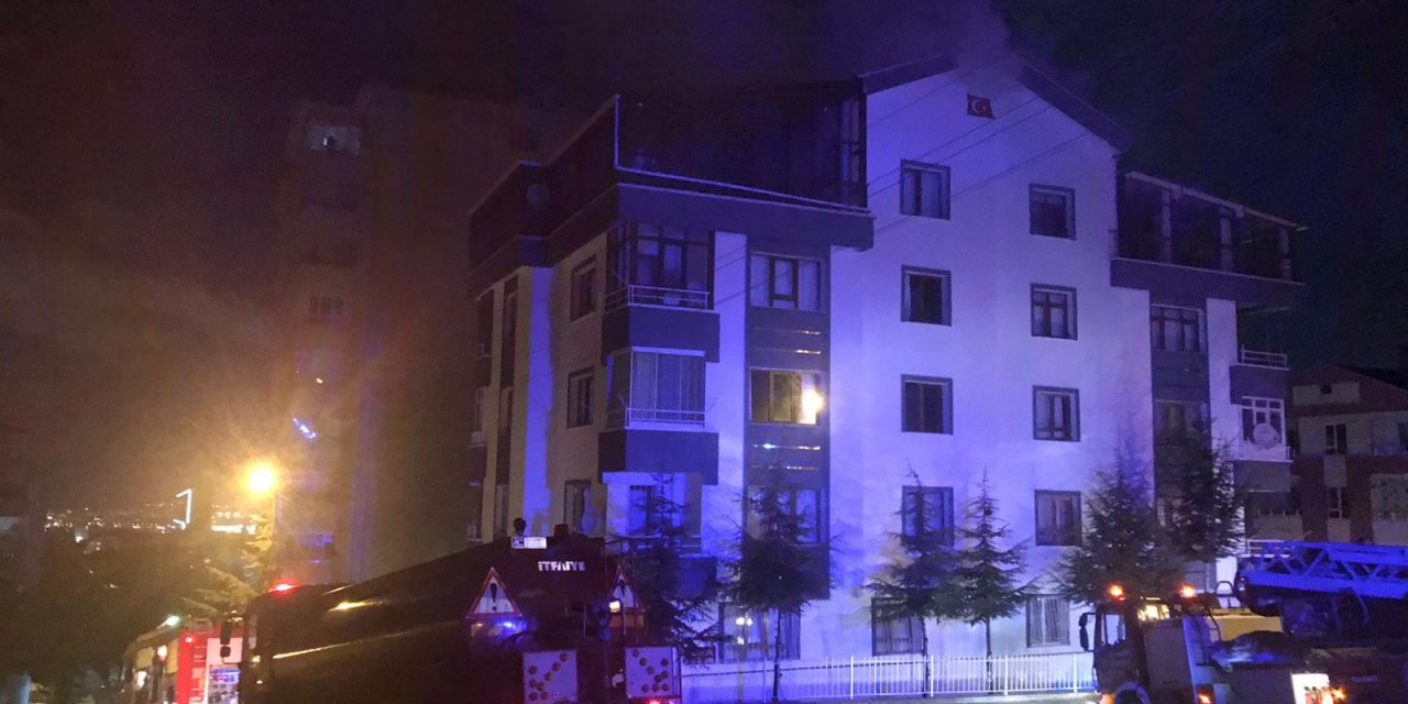 Ankara'da çatı yangını hasara neden oldu