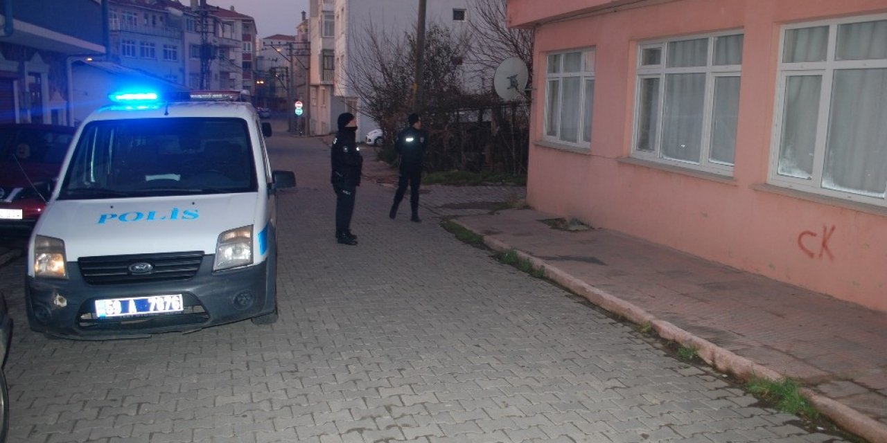 İkinci kattan düşen yaşlı kadın ağır yaralandı