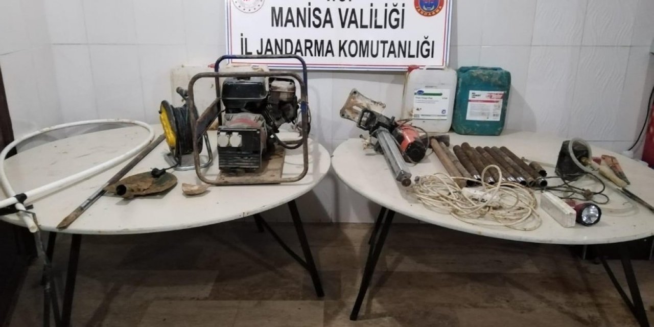 Sit alanında kaçak kazı yaparken yakalandılar
