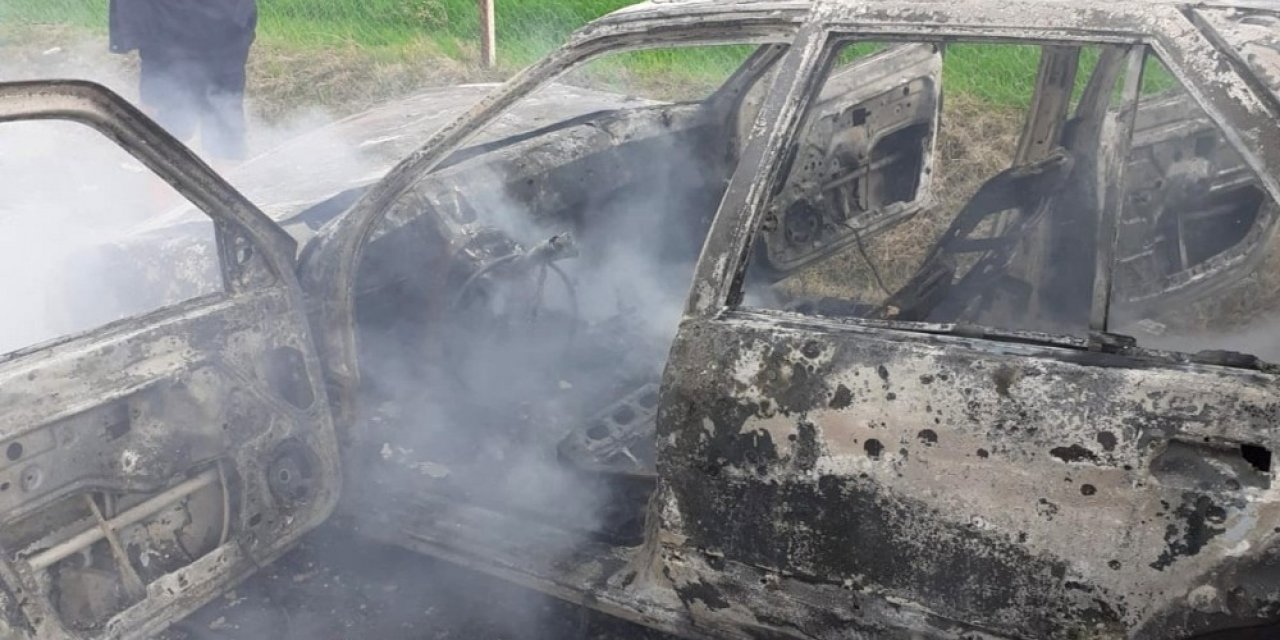 Otomobil bir anda alev aldı, sürücüsü son anda canını kurtardı