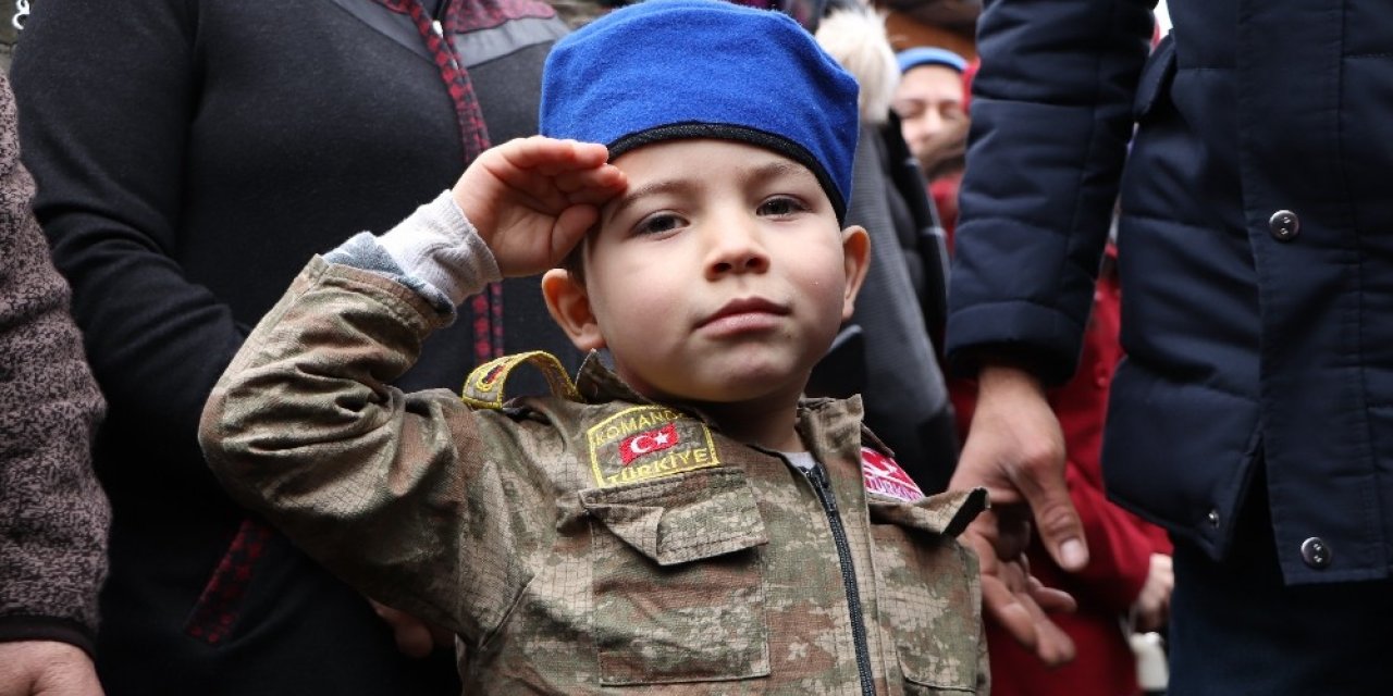 Şehidin 4 yaşındaki yeğeni: "Dayım şehit oldu, vatan sağ olsun"