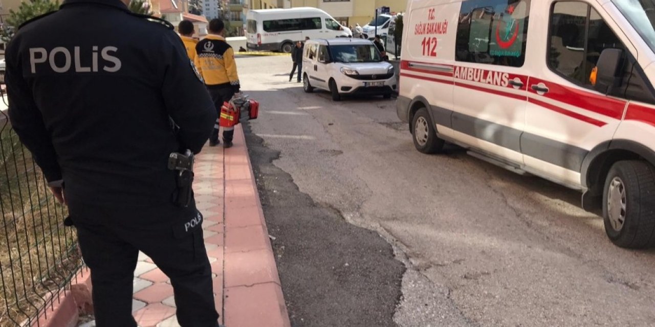 Karısını öldürüp, çocuğunun yanında kendini vurdu