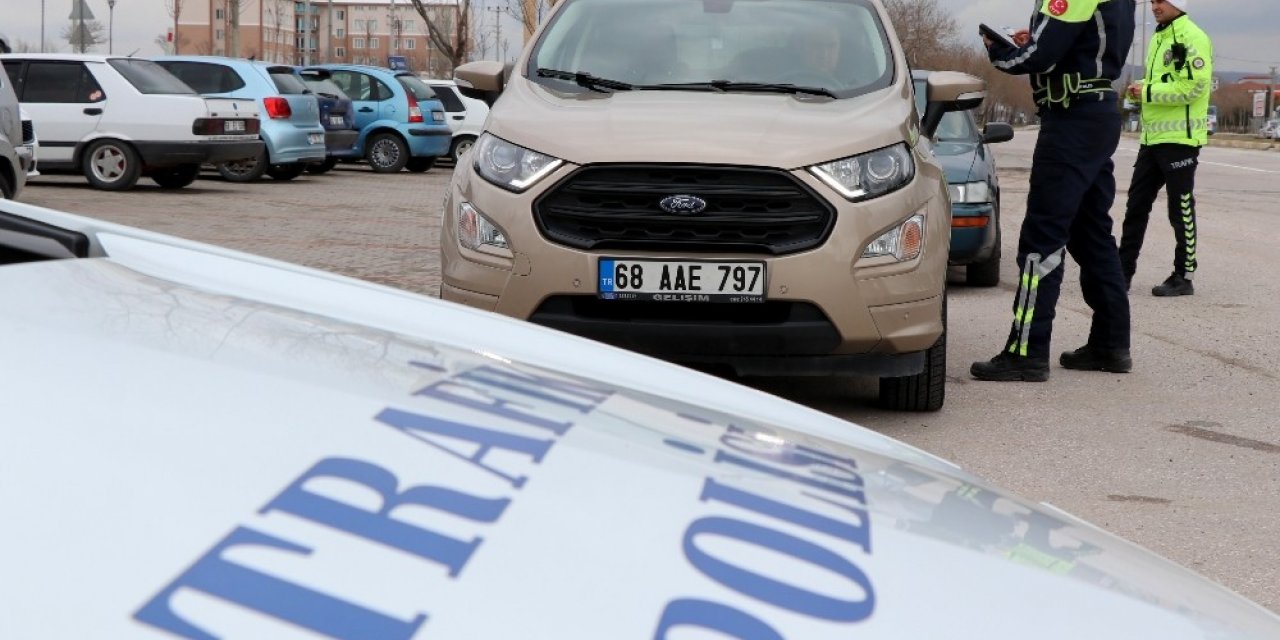 Aksaray polisi trafik kural ihlallerine geçit vermiyor
