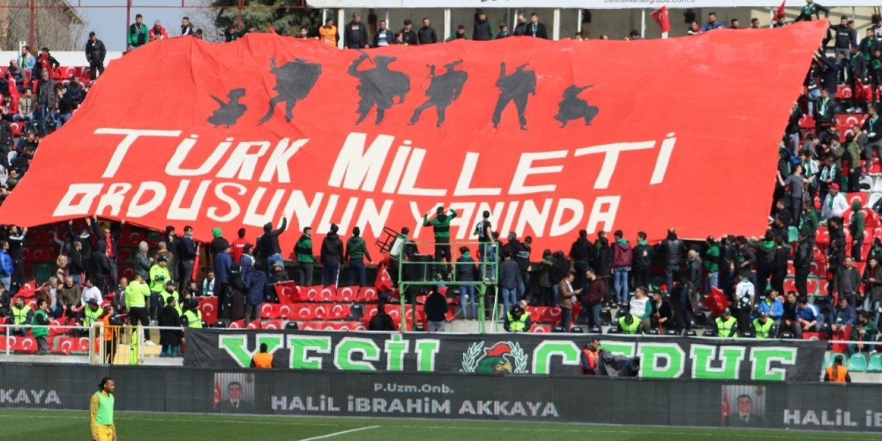 Maç öncesi ‘İdlib Kahramanları’ unutulmadı