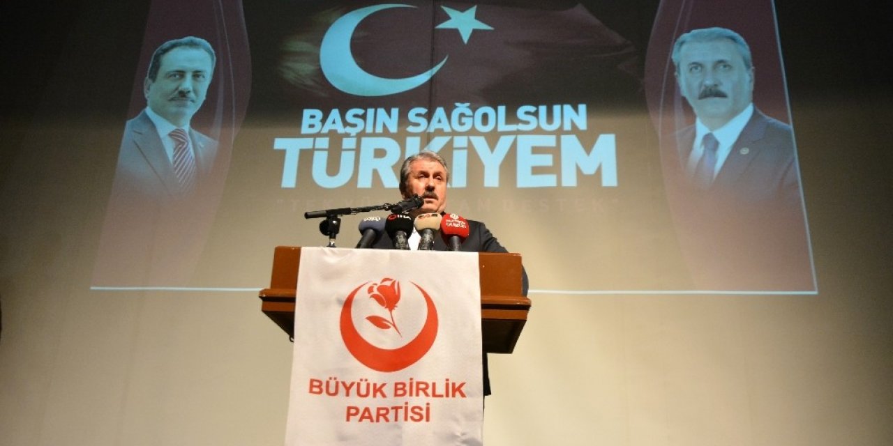 Destici: “Rusya kuzu postuna bürünmüş bir ayıdır”