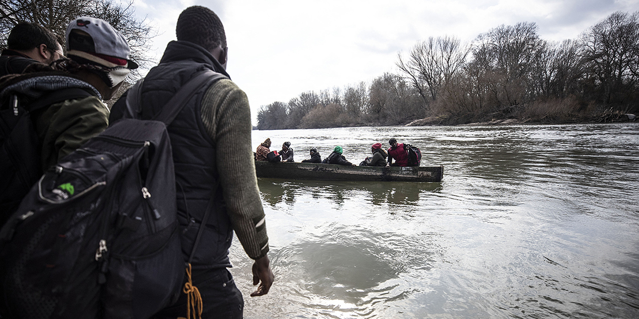 Çok sayıda düzensiz göçmen Meriç Nehri üzerinden Yunanistan tarafına geçti