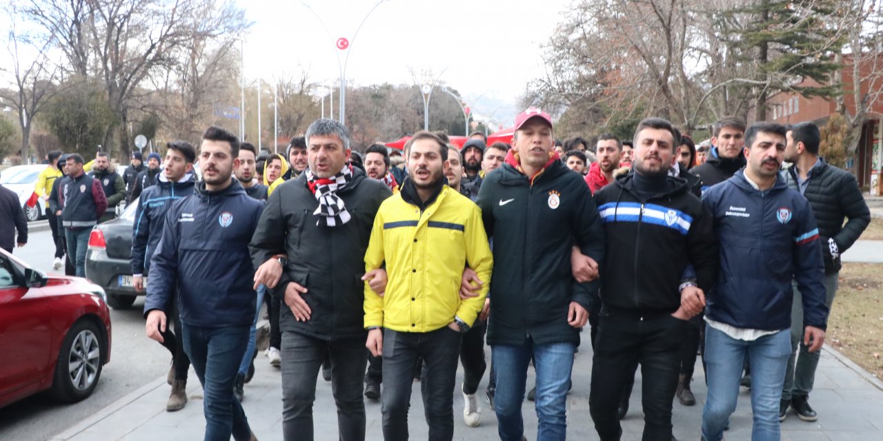 Türkiye Mehmetçik için tek yürek oldu