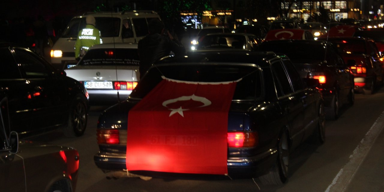 Türkiye Mehmetçik için tek yürek oldu