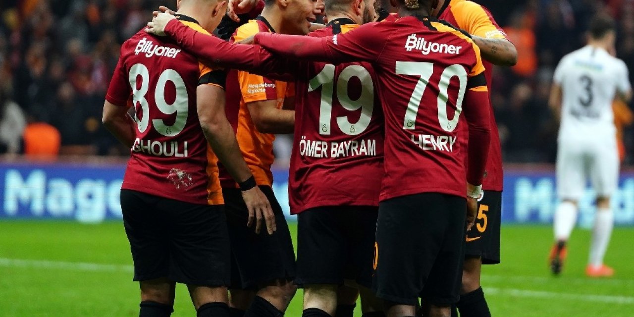 Galatasaray 8’de 8 yaparak şampiyonluk yarışana devam etti