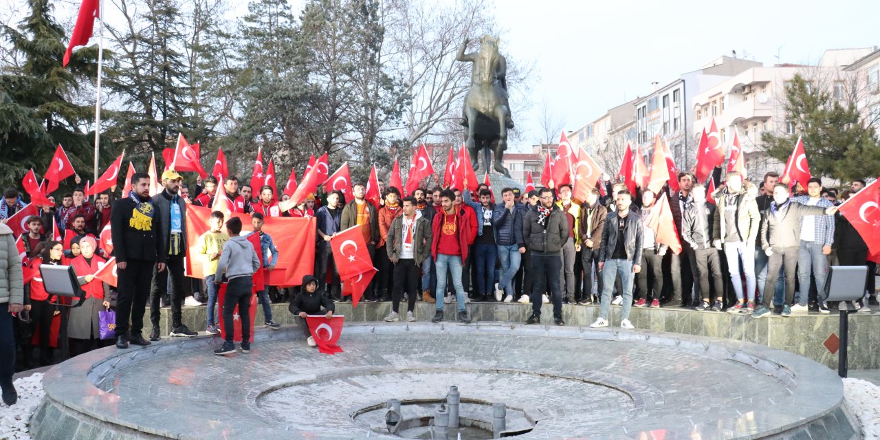 Türkiye Mehmetçik için tek yürek oldu