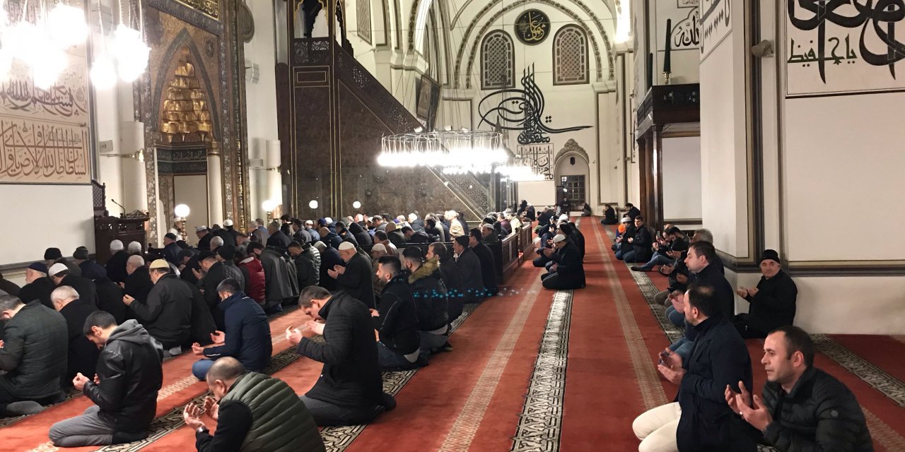 Bursa'daki camilerde, Mehmetçik için "zafer" duası yapıldı