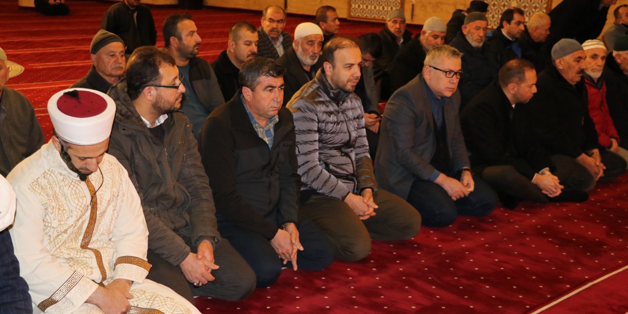 Camilerde Mehmetçik için dua edildi