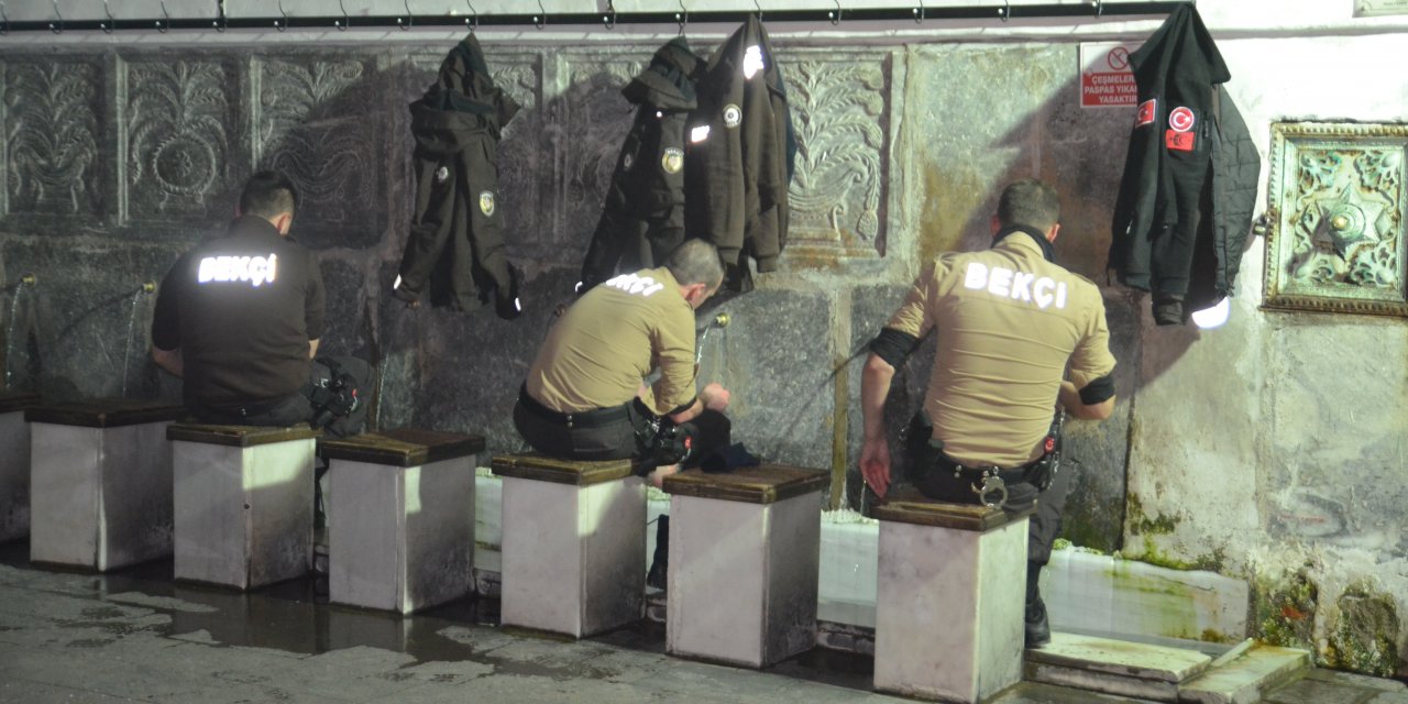 Eskişehir ve Kütahya'daki camilerde Mehmetçik için "zafer" duası