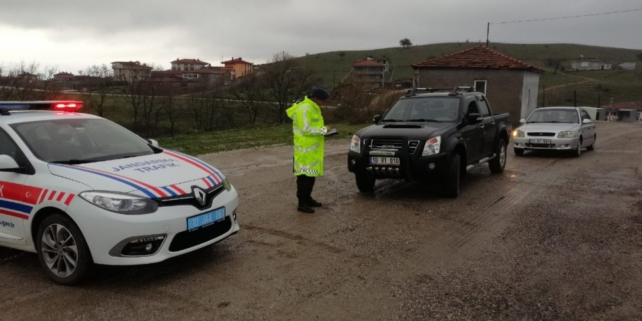 Jandarmadan ikiz plaka denetimi