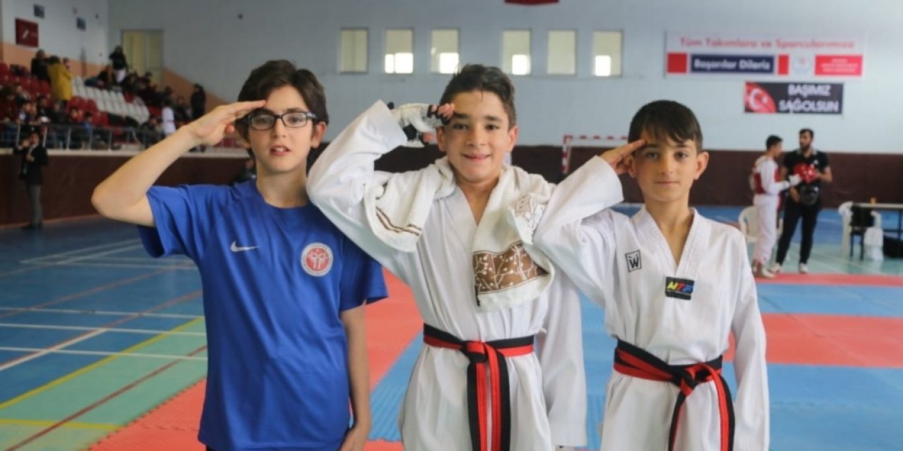 Şampiyonluğu Mehmetçiklere hediye etti
