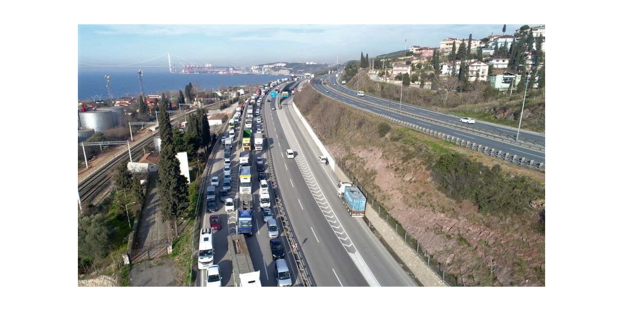 D -100’de zincirleme trafik kazası: 9 yaralı