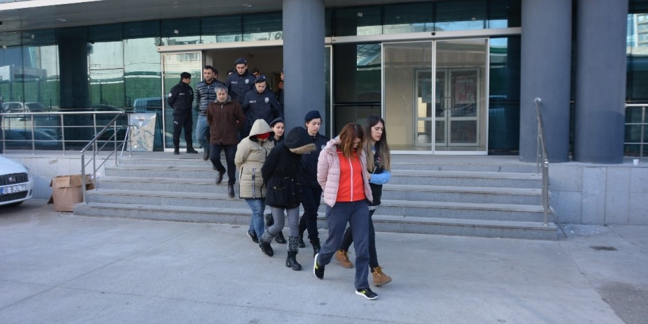 Uyuşturucu tacirlerine şafak baskını: 24 gözaltı