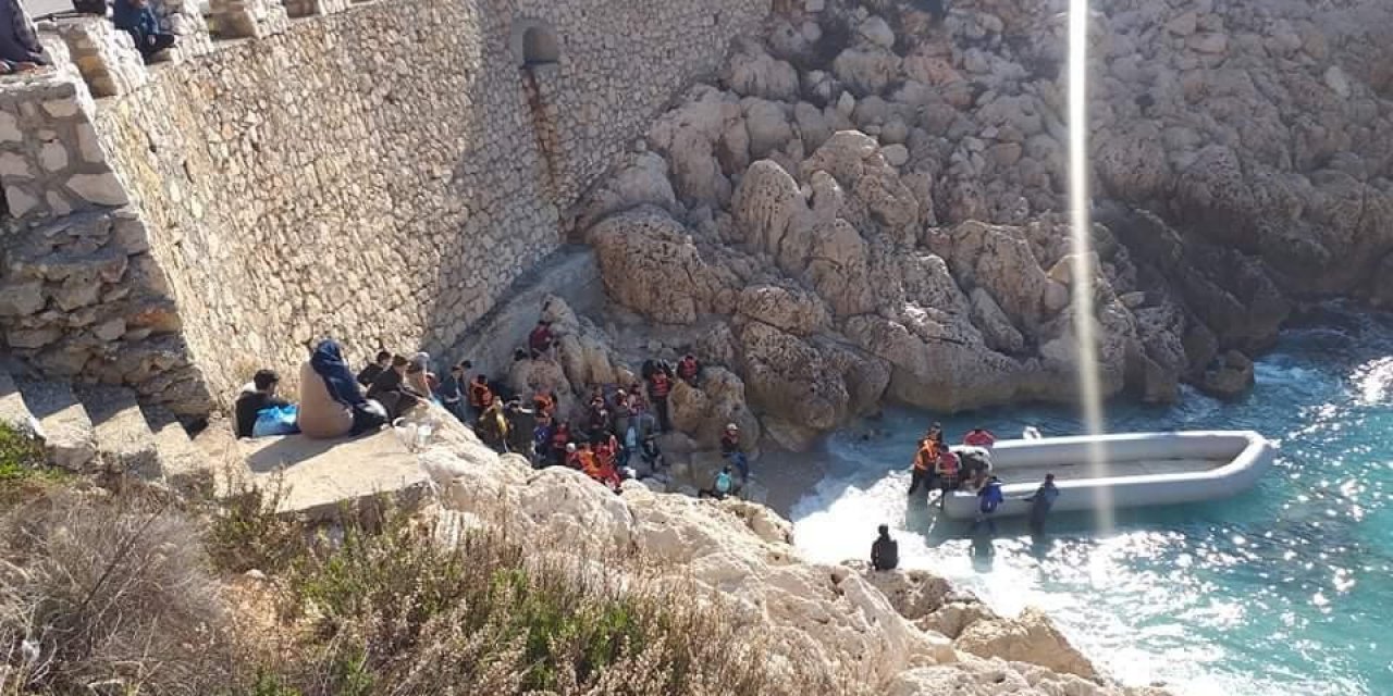 Muğla’da 150 göçmen botla Meis Adası’na geçti