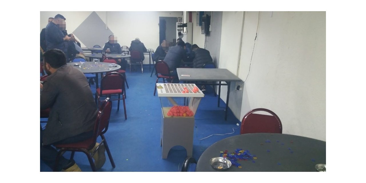 İzmir’de mühürlenen çay ocağına kumar baskını: 50 kişi yakalandı