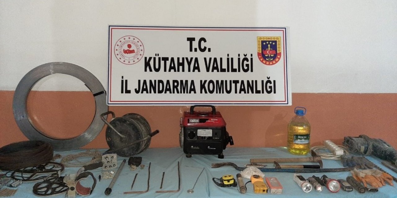 Kütahya’da izinsiz kazı yapan 7 şüpheli yakalandı
