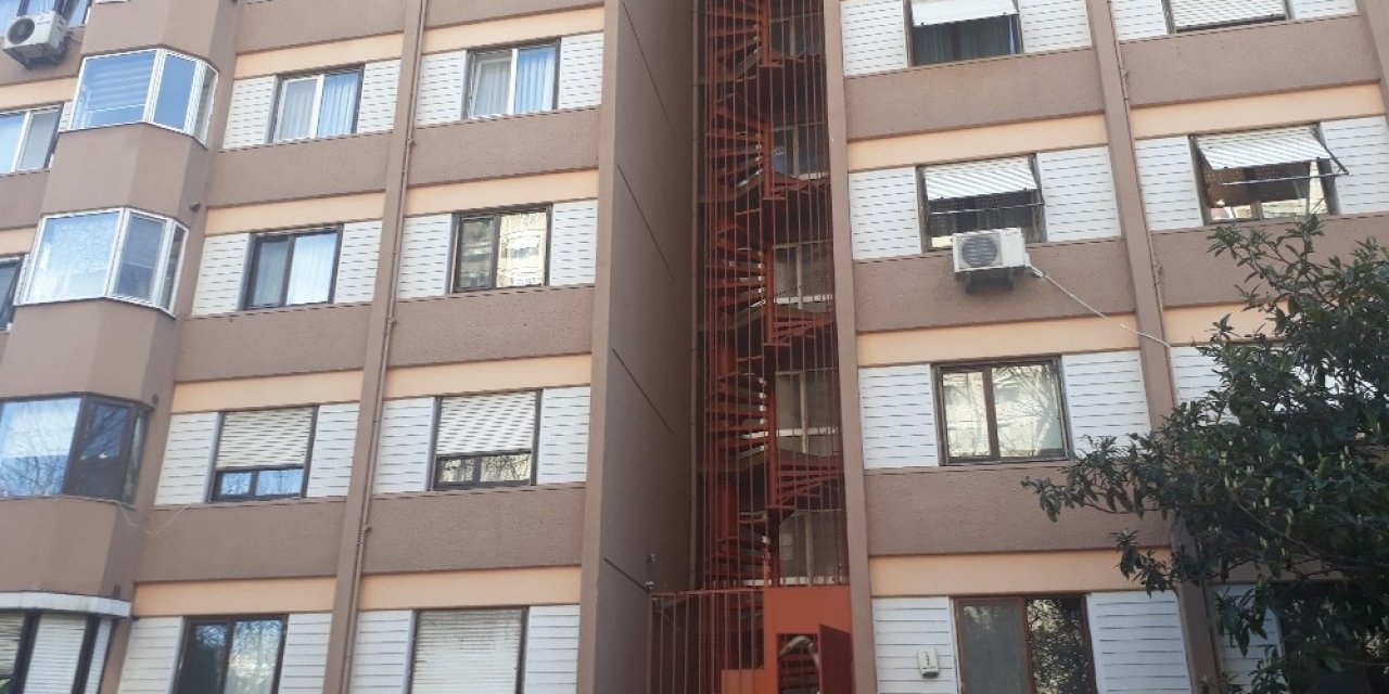 Bakırköy’de 8. kattan atlayan genç feci şekilde can verdi